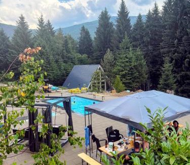 Zavoi Villa | Pine Hill Poiana Marului