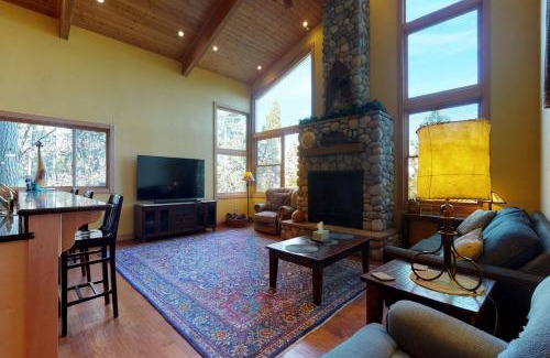 Groveland House | Pine Mountain Getaway (02-461)