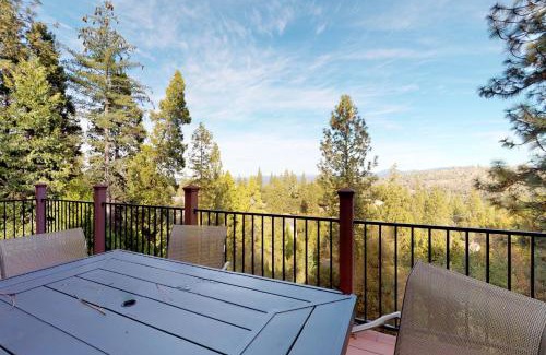 Groveland House | Pine Mountain Getaway (02-461)