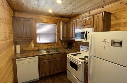 Van Buren Cabin | Pine Perfect Cabin on the edge of town only 1/2 mile from Current River!
