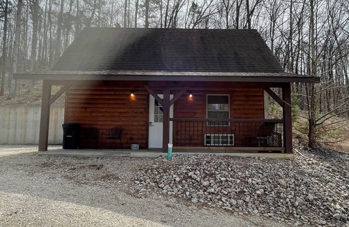 Van Buren Cabin | Pine Perfect Cabin on the edge of town only 1/2 mile from Current River!