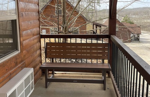 Van Buren Cabin | Pine Perfect Cabin on the edge of town only 1/2 mile from Current River!