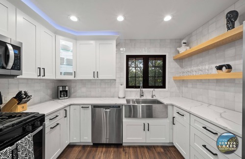 Twin Lakes House | Pine Point | Modern | Pier |Lake Mary| Fire Pit| Artsy| Lakehouse| Grill | Walk to Lake