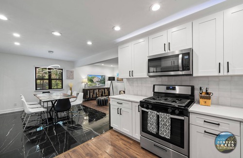 Twin Lakes House | Pine Point | Modern | Pier |Lake Mary| Fire Pit| Artsy| Lakehouse| Grill | Walk to Lake