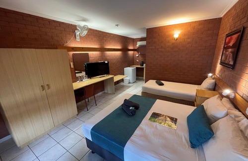 Katherine Hotel | Pine Tree Motel