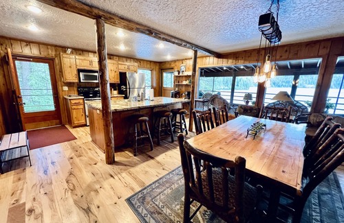 Hayden Lake Cabin | Pine View Cabin: Rustic Hayden Lake Cabin with Bunkhouse and Private Dock