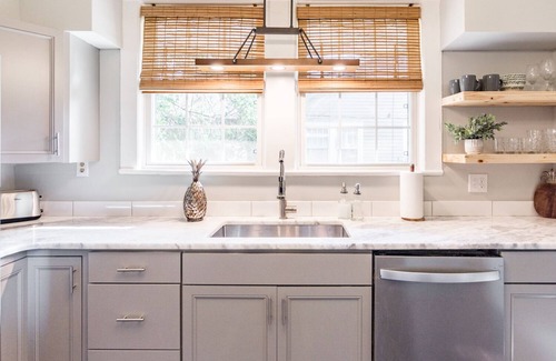 Florence House | Pineapple House: Historic. Southern Charm. Walk Downtown.