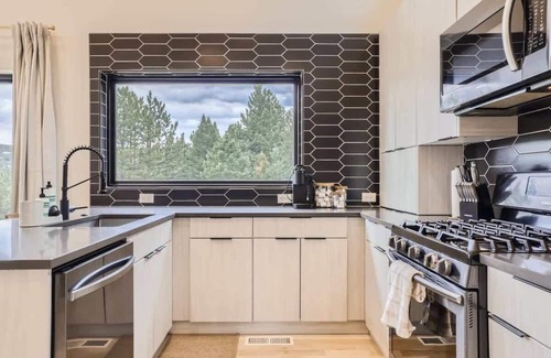 Evergreen Meadows House | Pinebox@Evergreen Modern 20Acres/Serene/Creek!