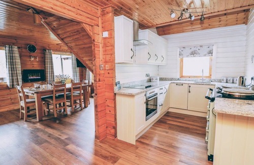 Bleddfa Cottage | Pines Pitch - Wooden Cabin Sleeping 6 guests, Pet Friendly