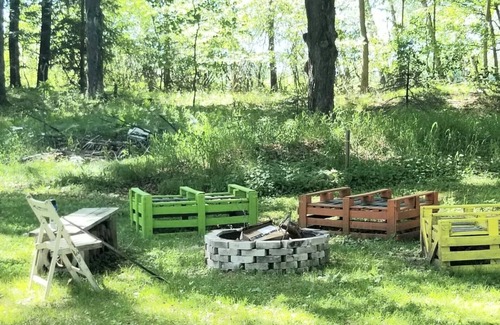Wauksaukee Cottage | Pines Retreat Getaway - Cozy Cottage, Short walk to Lake Noquebay