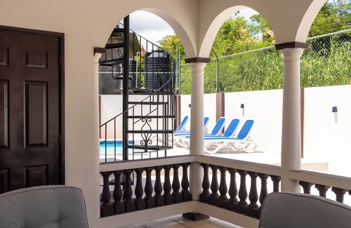 West Gate Hills Apartment | PINES VACATION RENTALS- EXCELLENT LOCATION, MINUTES FROM EVERYTHING.