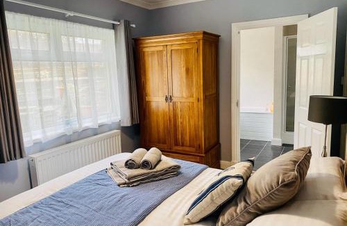 Wiseman's Bridge Bed & Breakfast | Pinewood B&B