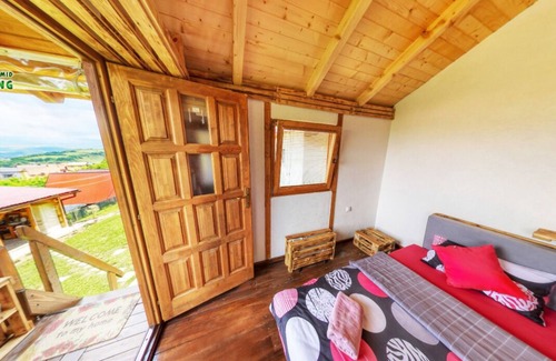 Visoko House | Pink bungalow Bosnian pyramid glamping