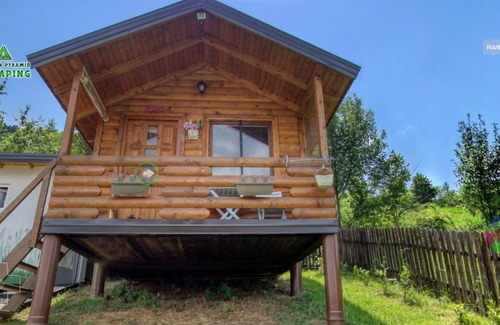Visoko House | Pink bungalow Bosnian pyramid glamping