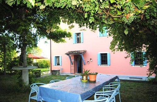 San Pietro di Feletto Villa | PINK HOUSE VILLA, close Venice, Prosecco hills and Dolomites, Cortina