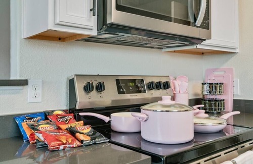 Seagoville House | Pink Playhouse[Girls Themed][Events Ok][Smoking Ok]