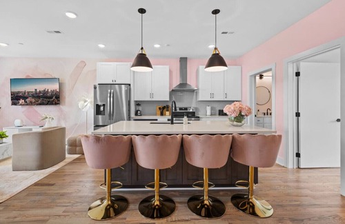 Talbot's Corner House | Pink-Themed 3BR, Sleeps 10, Perfect for Girls Trip