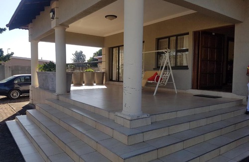 Manzini House | Pinkyzo Sweet 3 Bedroom Home Villa