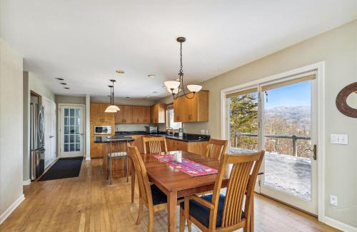 Stowe Hollow House | Pinnacle Lookout