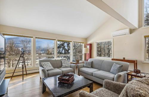 Stowe Hollow House | Pinnacle Lookout