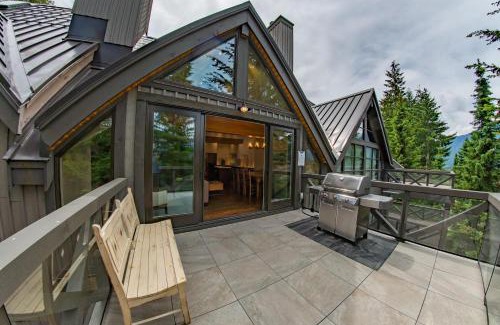 Upper Village House | Pinnacle Ridge 36 - Ski In Ski Out, Newly Renovated, Private Hot Tub, Wood Fireplace