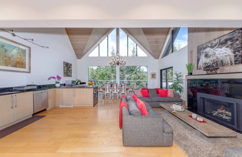Upper Village House | Pinnacle Ridge 5 - Ski in Ski out, Private Hot Tub, Gas Fireplace