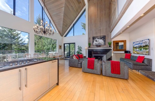 Upper Village House | Pinnacle Ridge 5 - Ski in Ski out, Private Hot Tub, Gas Fireplace