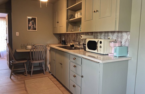 Ridgefield Apartment | Pioneer Heritage Apt 1 Downtown Ridgefield
