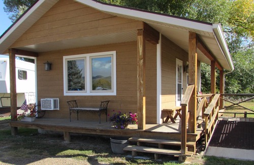 Melrose Cabin | Pioneer Mountain Cabins - Cabin 1