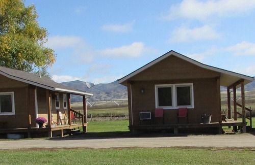 Melrose Cabin | Pioneer Mountain Cabins - Cabin 1