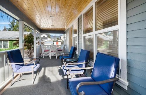 Historic Downtown District House | Pioneer Vacation Rentals - Pioneer Craftsman House