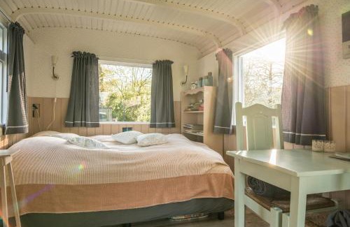 Onstwedde Bed & Breakfast | Pipowagen Elsebein Groningen Westerwolde unieke ligging met eigen tuin en vrij uitzicht over veld naar natuurgebied