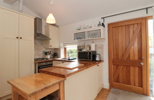 New Forest District Cottage | PIPPIN, pet friendly, with open fire in Fordingbridge