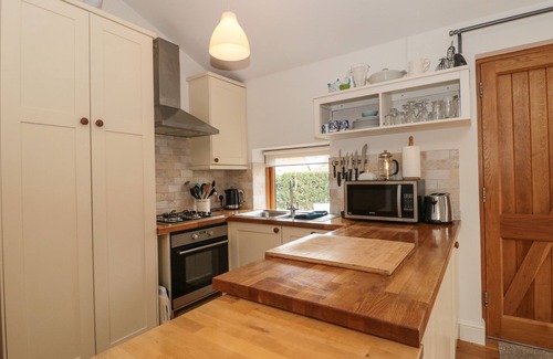New Forest District Cottage | PIPPIN, pet friendly, with open fire in Fordingbridge