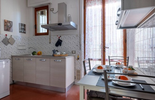 Pisa Apartment | Pisa Lovely and Quiet Flat with Balcony
