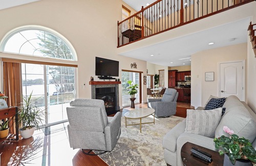 Manchester House | Piscataqua River Reservoir House - with King & Queen beds - Pet Friendly