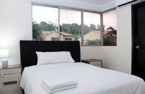 La Aurora Apartment | Piscina privada, BBQ, En casa privada de 3 habitaciones