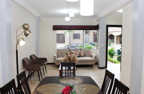 La Aurora Apartment | Piscina privada, BBQ, En casa privada de 3 habitaciones