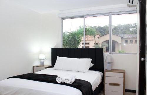 La Aurora Apartment | Piscina privada, BBQ, En casa privada de 3 habitaciones