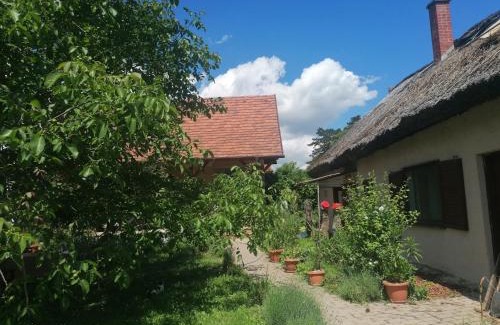 Balatongyorok House | Pista Papa Tanyája