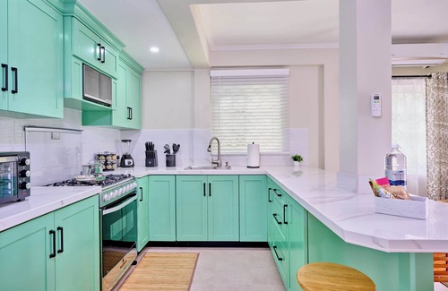 Kingstown Apartment | Pitaya Suites - Executive apartment with full kitchen, conveniently located