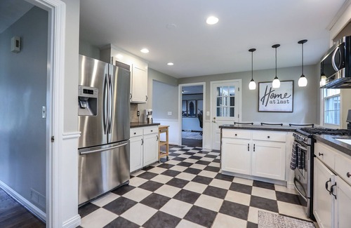 Pittsford House | Pittsford Village Home. Walk to Everything Restaurants, Shops, Canal Trail, YMCA