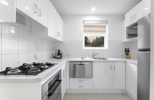 Glenelg South Apartment | Pixie's | Luxury, Beach, Wifi & Airport