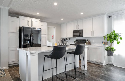Shelby House | PJinx and Grace Peaceful Lake front 3BR/2ba