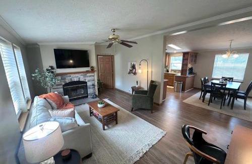 Plainview House | Plainview Vineyard Retreat Sleeps 8
