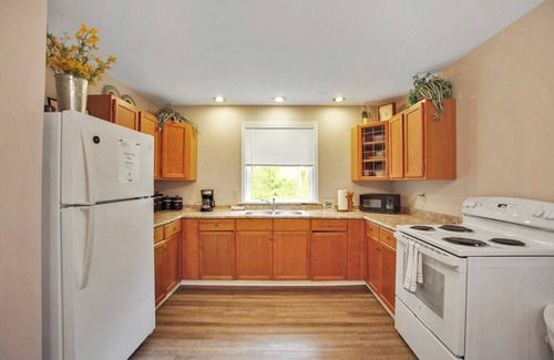 Westfield House | Plank Road Retreat-Pet Friendly near Westfield