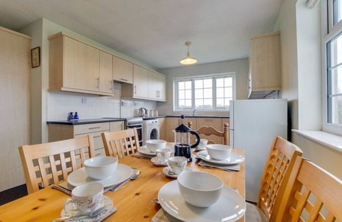 Caergeiliog House | Plas Bach - Three Bedroom House, Sleeps 5