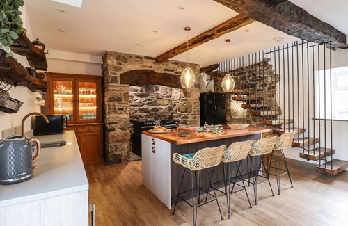 Abergele Cottage | PLAS GLAN YR AFON, luxury holiday cottage, with hot tub in Llangernyw