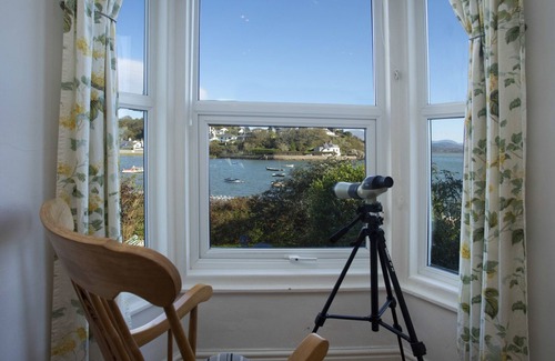 Borth-y-Gest Cottage | PLAS MOR, pet friendly, with a garden in Borth-Y-Gest