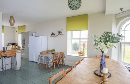 Llanfaelog Cottage | PLAS NEWYDD, pet friendly, with a garden in Rhosneigr